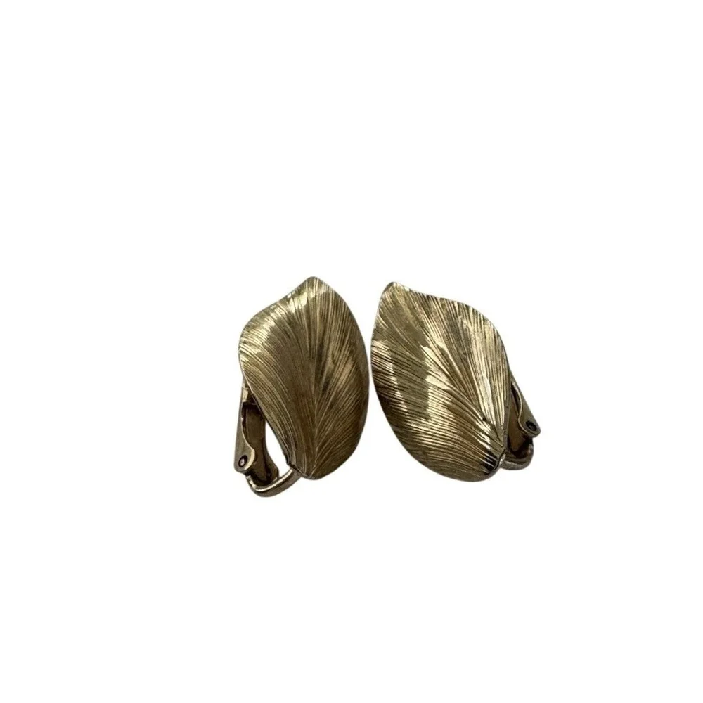 Christian Dior Vintage‎ Gold Tone Leaf Clip-On Earrings